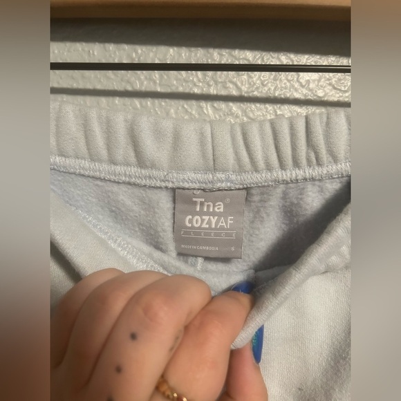 Aritzia TNA cozy af fleece shorts - Picture 3 of 5